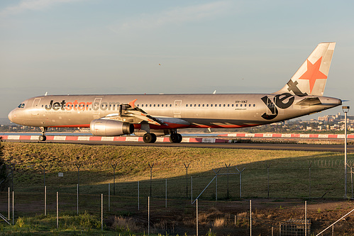 Jetstar Airways Airbus A321-200 VH-VWZ at Sydney Kingsford Smith International Airport (YSSY/SYD) Jetstar Airways Airbus A321-200 VH-VWZ at Sydney Kingsford Smith International Airport (YSSY/SYD)