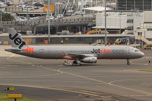 Jetstar Airways Airbus A321-200 VH-VWZ at Sydney Kingsford Smith International Airport (YSSY/SYD)
