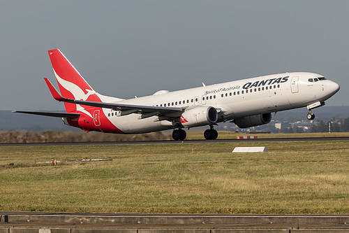 Qantas Boeing 737-800 VH-VZV at Sydney Kingsford Smith International Airport (YSSY/SYD)