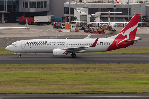 Qantas Boeing 737-800 VH-XZI at Sydney Kingsford Smith International Airport (YSSY/SYD)