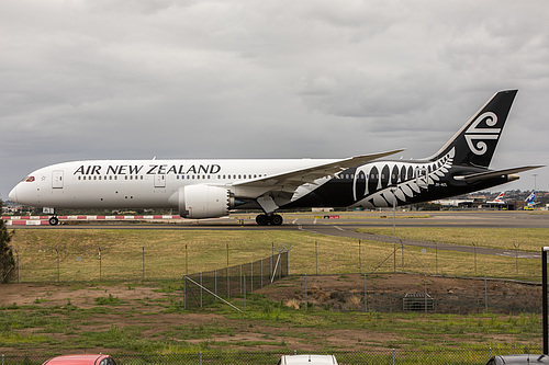 Air New Zealand Boeing 787-9 ZK-NZL at Sydney Kingsford Smith International Airport (YSSY/SYD) Air New Zealand Boeing 787-9 ZK-NZL at Sydney Kingsford Smith International Airport (YSSY/SYD)