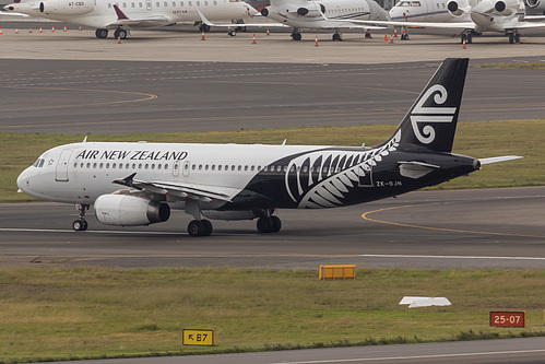 Air New Zealand Airbus A320-200 ZK-OJN at Sydney Kingsford Smith International Airport (YSSY/SYD) Air New Zealand Airbus A320-200 ZK-OJN at Sydney Kingsford Smith International Airport (YSSY/SYD)