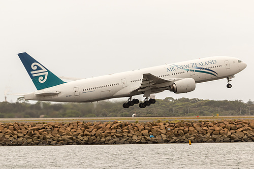 Air New Zealand Boeing 777-200ER ZK-OKF at Sydney Kingsford Smith International Airport (YSSY/SYD) Air New Zealand Boeing 777-200ER ZK-OKF at Sydney Kingsford Smith International Airport (YSSY/SYD)