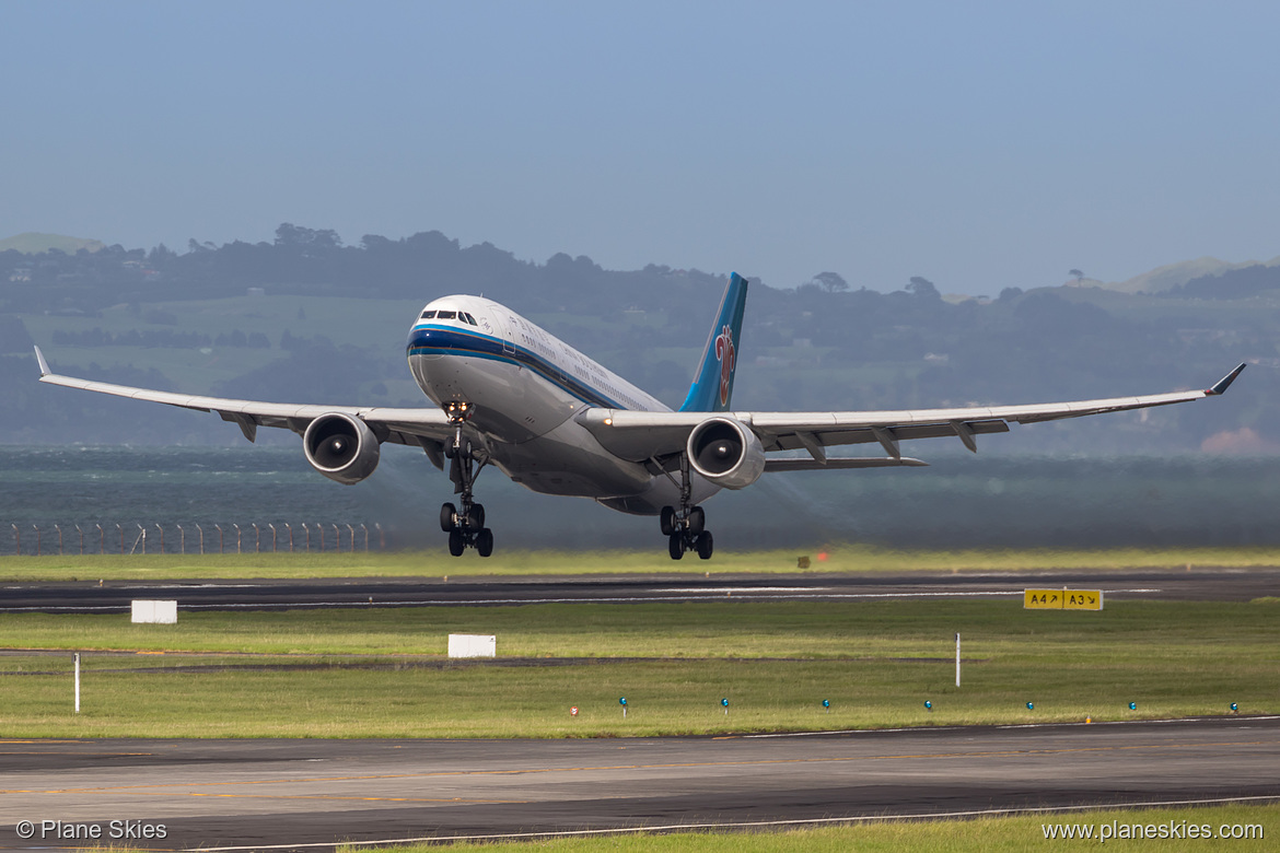 China Southern Airlines Airbus A330-200 B-6547 at Auckland International Airport (NZAA/AKL) China Southern Airlines Airbus A330-200 B-6547 at Auckland International Airport (NZAA/AKL)