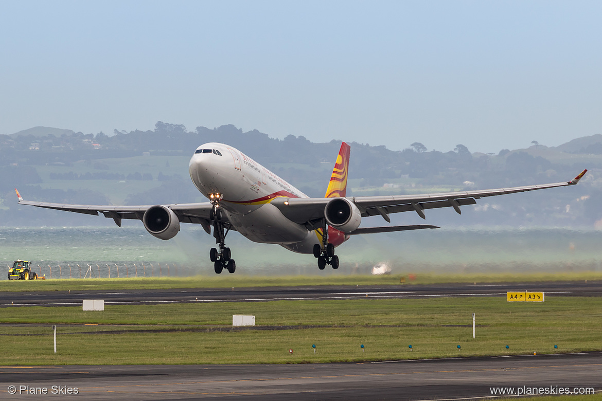 Hong Kong Airlines Airbus A330-200 B-LND at Auckland International Airport (NZAA/AKL)