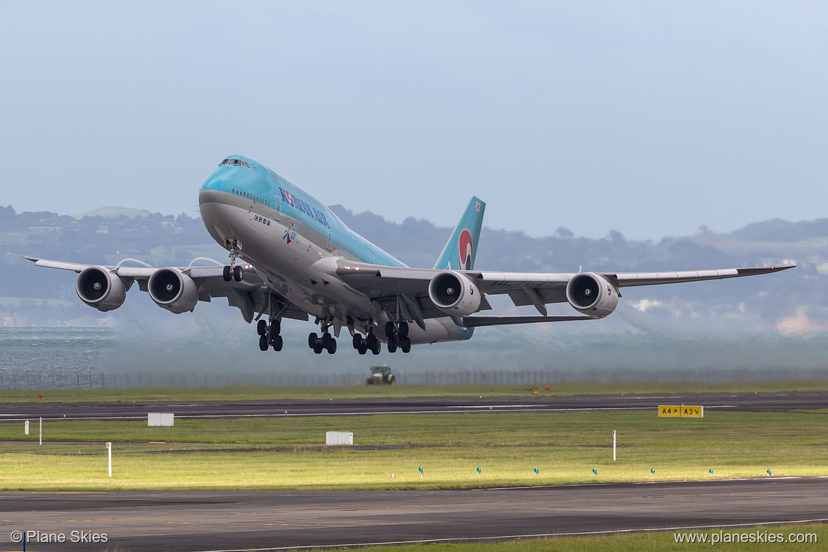 Korean Air Boeing 747-8i HL7632 at Auckland International Airport (NZAA/AKL) Korean Air Boeing 747-8i HL7632 at Auckland International Airport (NZAA/AKL)