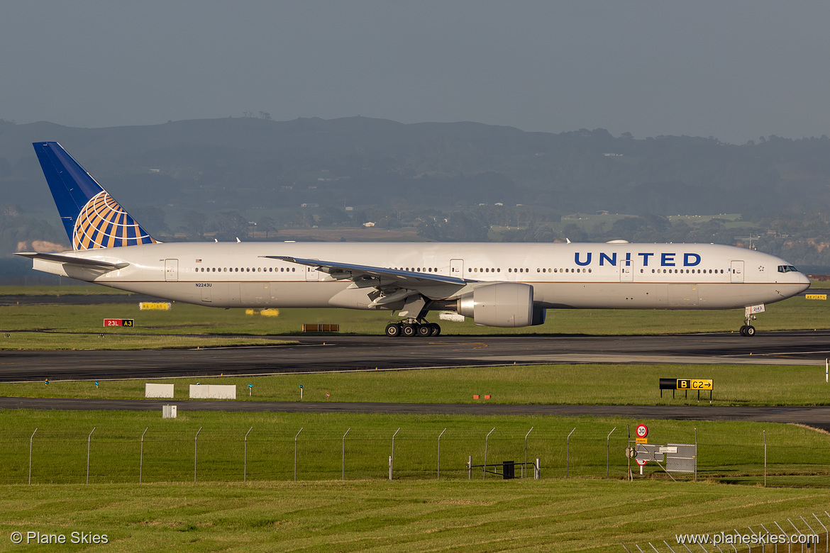 United Airlines Boeing 777-300ER N2243U at Auckland International Airport (NZAA/AKL) United Airlines Boeing 777-300ER N2243U at Auckland International Airport (NZAA/AKL)