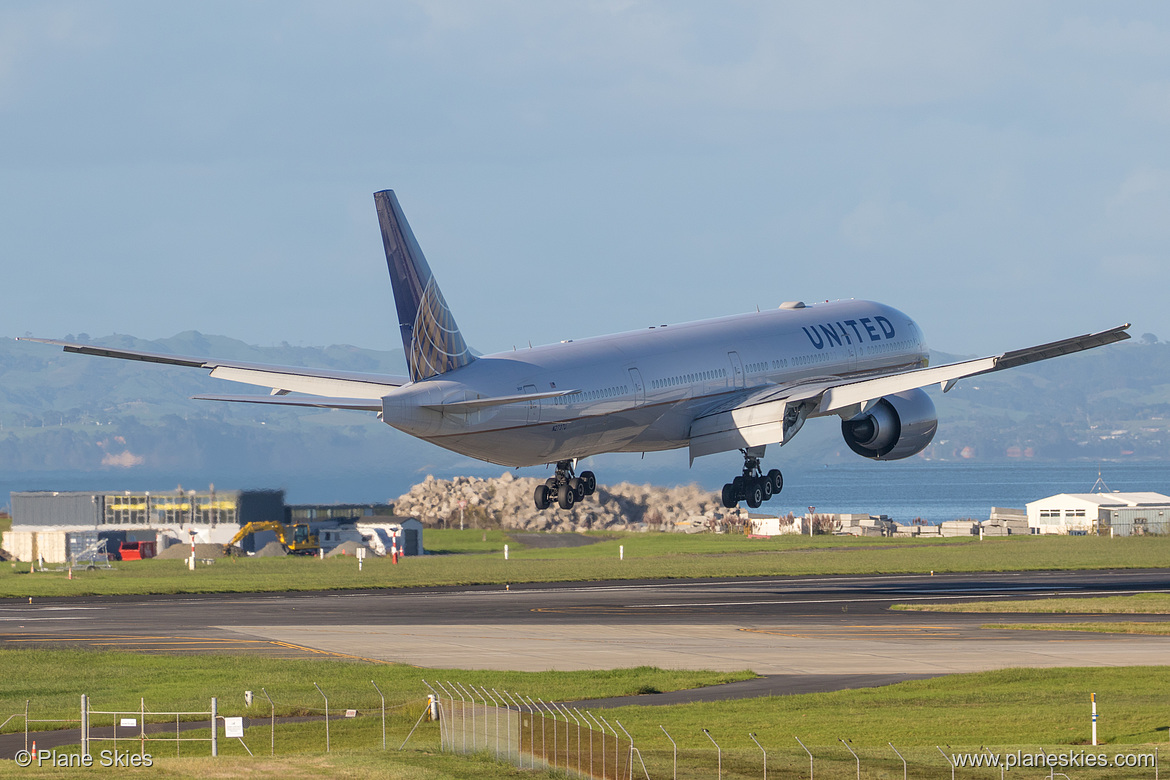 United Airlines Boeing 777-300ER N2737U at Auckland International Airport (NZAA/AKL) United Airlines Boeing 777-300ER N2737U at Auckland International Airport (NZAA/AKL)