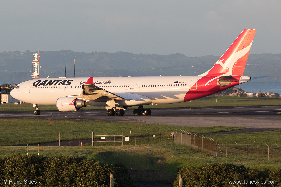 Qantas Airbus A330-200 VH-EBC at Auckland International Airport (NZAA/AKL) Qantas Airbus A330-200 VH-EBC at Auckland International Airport (NZAA/AKL)