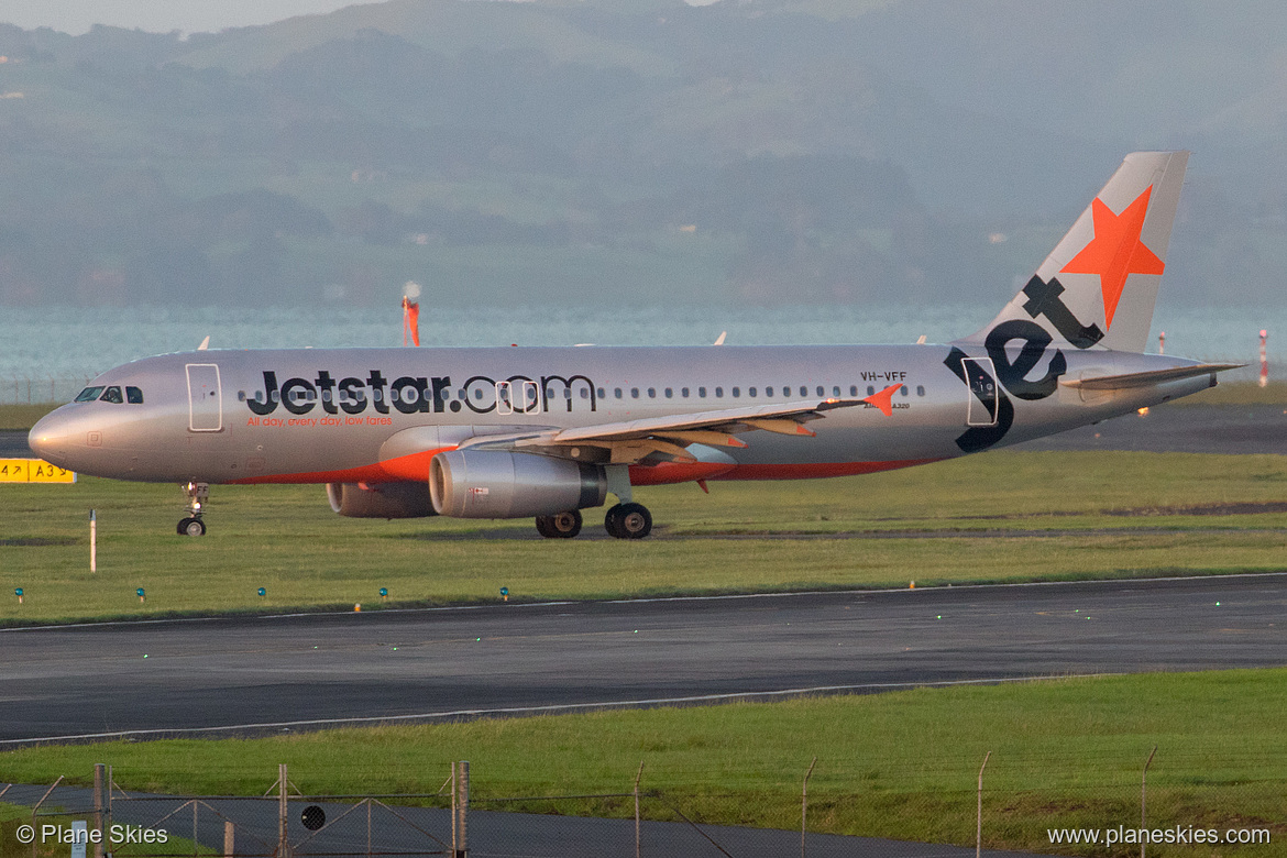 Jetstar Airways Airbus A320-200 VH-VFF at Auckland International Airport (NZAA/AKL) Jetstar Airways Airbus A320-200 VH-VFF at Auckland International Airport (NZAA/AKL)