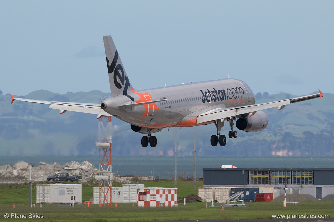 Jetstar Airways Airbus A320-200 VH-VFF at Auckland International Airport (NZAA/AKL) Jetstar Airways Airbus A320-200 VH-VFF at Auckland International Airport (NZAA/AKL)