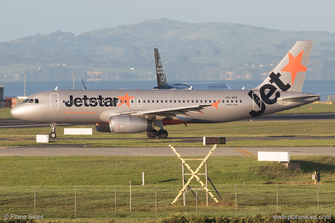Jetstar Airways Airbus A320-200 VH-VFK at Auckland International Airport (NZAA/AKL) Jetstar Airways Airbus A320-200 VH-VFK at Auckland International Airport (NZAA/AKL)