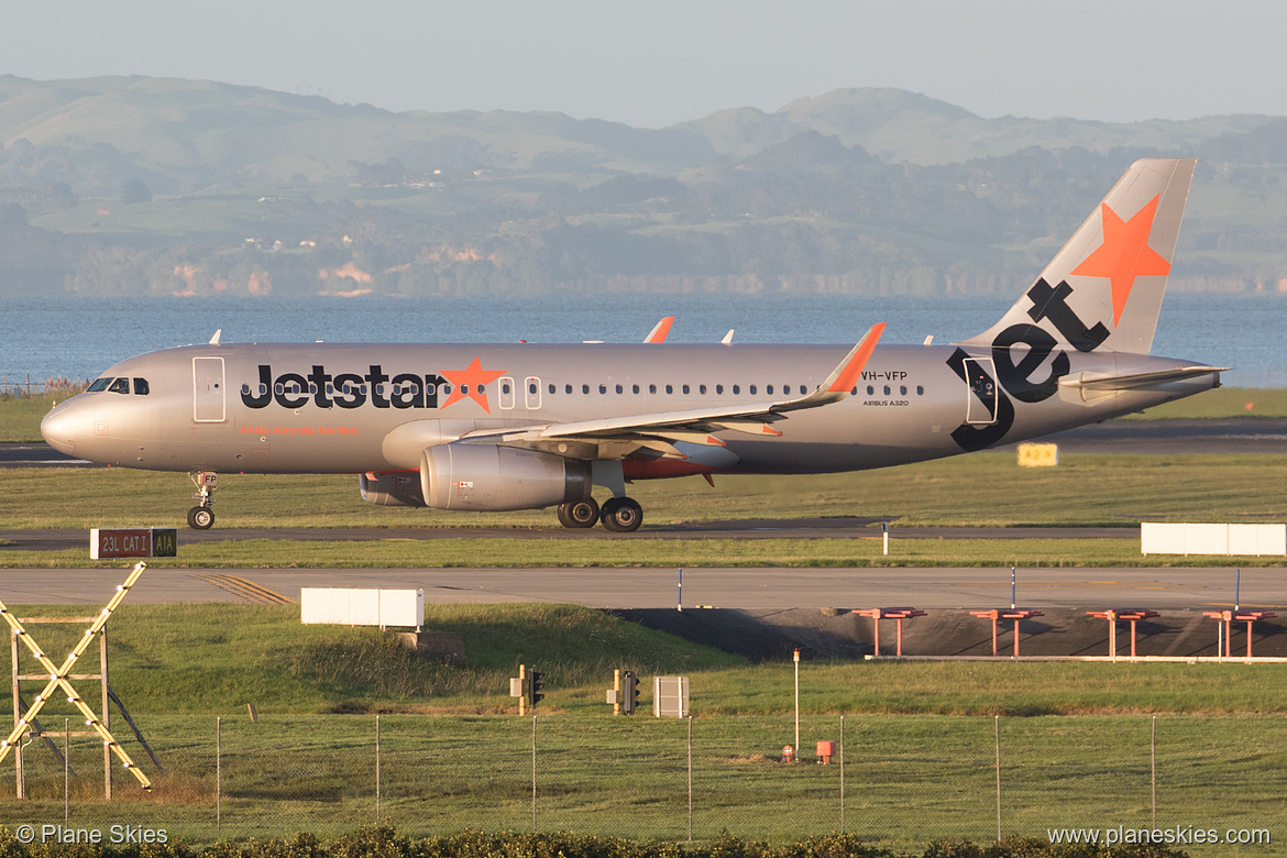 Jetstar Airways Airbus A320-200 VH-VFP at Auckland International Airport (NZAA/AKL) Jetstar Airways Airbus A320-200 VH-VFP at Auckland International Airport (NZAA/AKL)