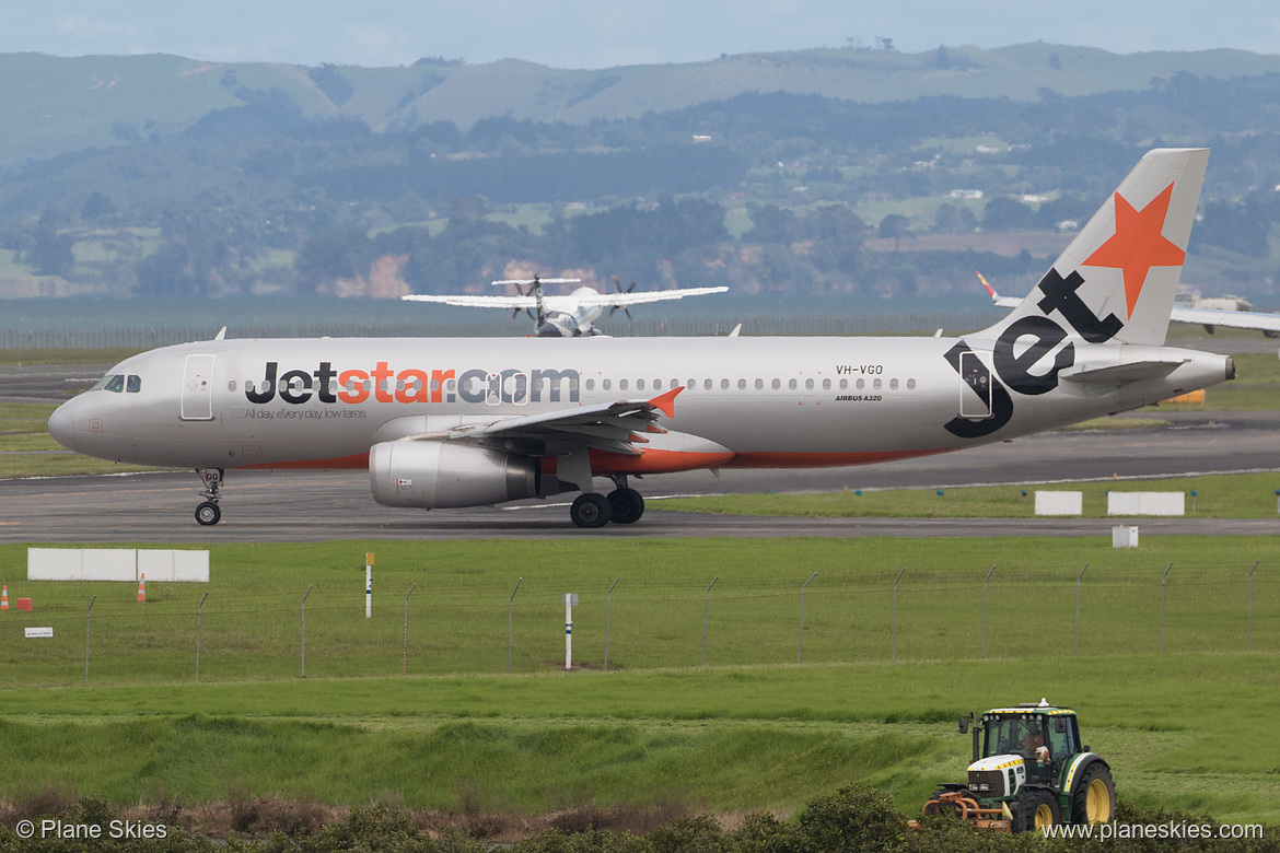 Jetstar Airways Airbus A320-200 VH-VGO at Auckland International Airport (NZAA/AKL) Jetstar Airways Airbus A320-200 VH-VGO at Auckland International Airport (NZAA/AKL)