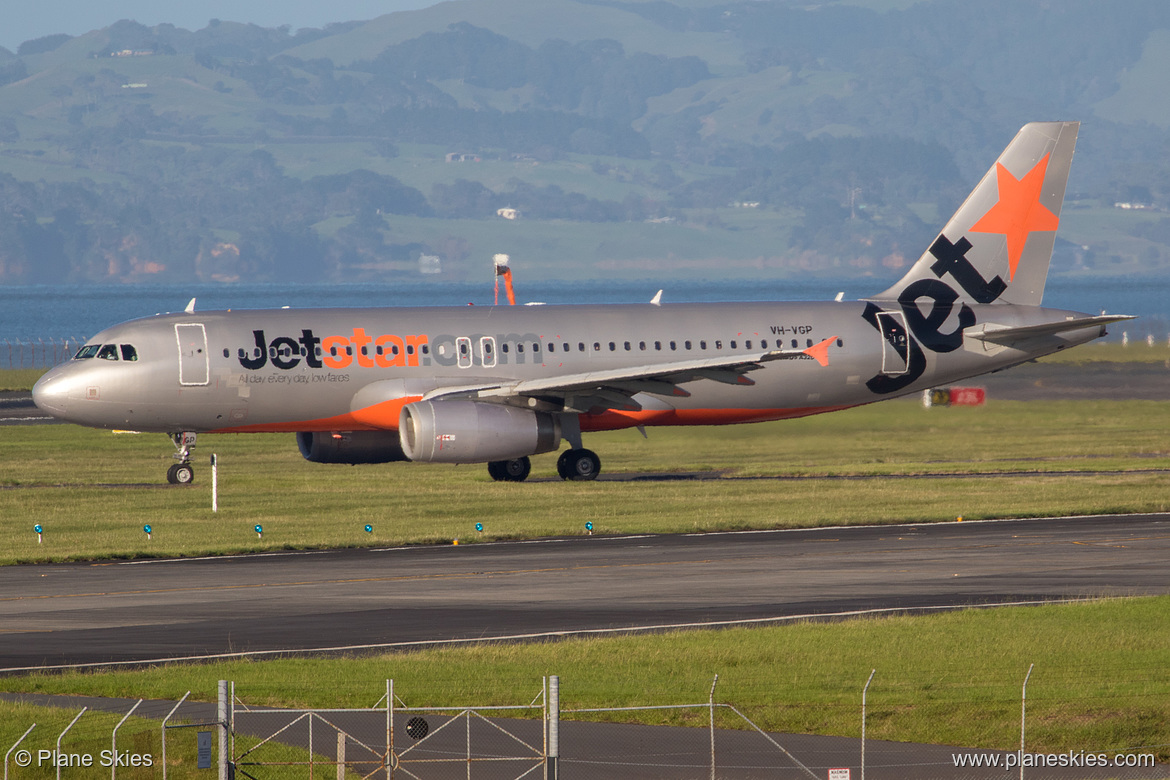 Jetstar Airways Airbus A320-200 VH-VGP at Auckland International Airport (NZAA/AKL) Jetstar Airways Airbus A320-200 VH-VGP at Auckland International Airport (NZAA/AKL)