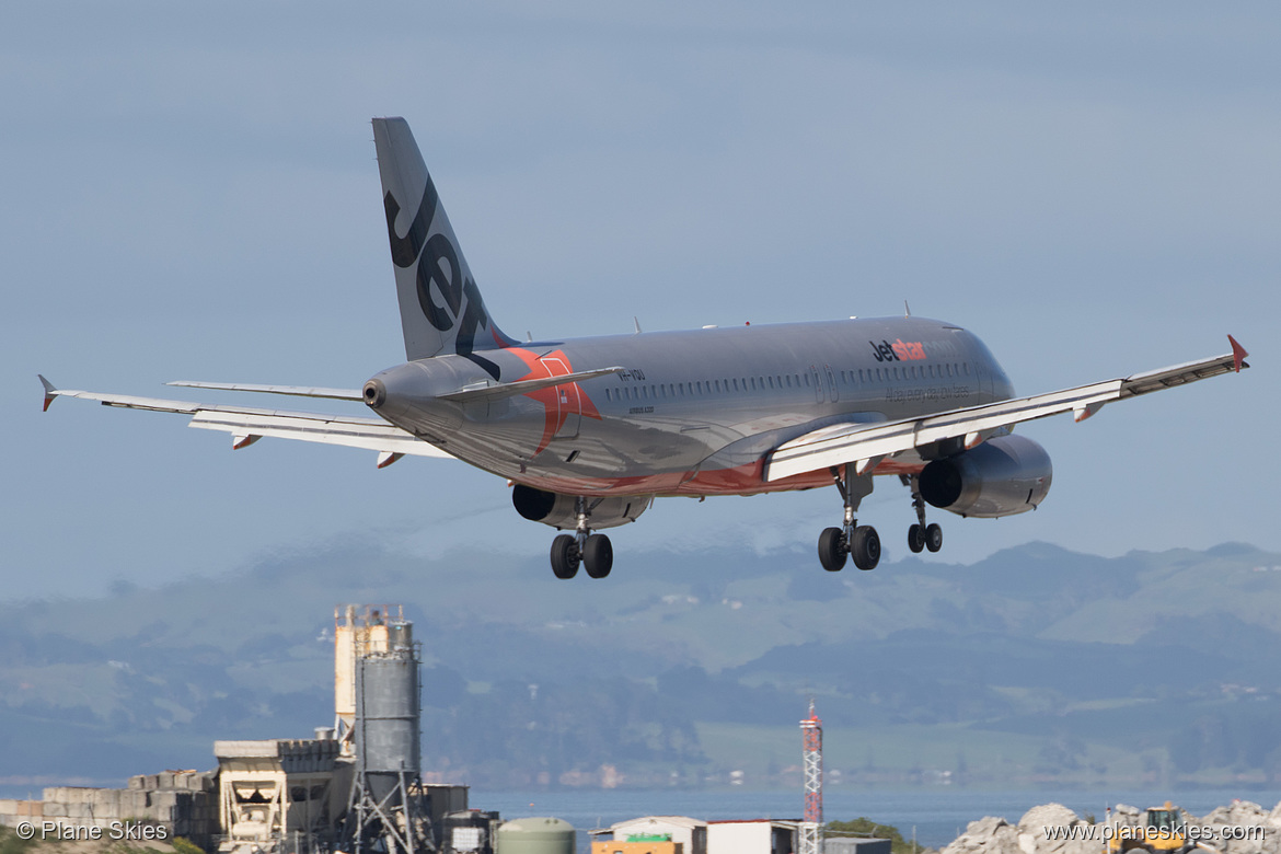 Jetstar Airways Airbus A320-200 VH-VQU at Auckland International Airport (NZAA/AKL) Jetstar Airways Airbus A320-200 VH-VQU at Auckland International Airport (NZAA/AKL)