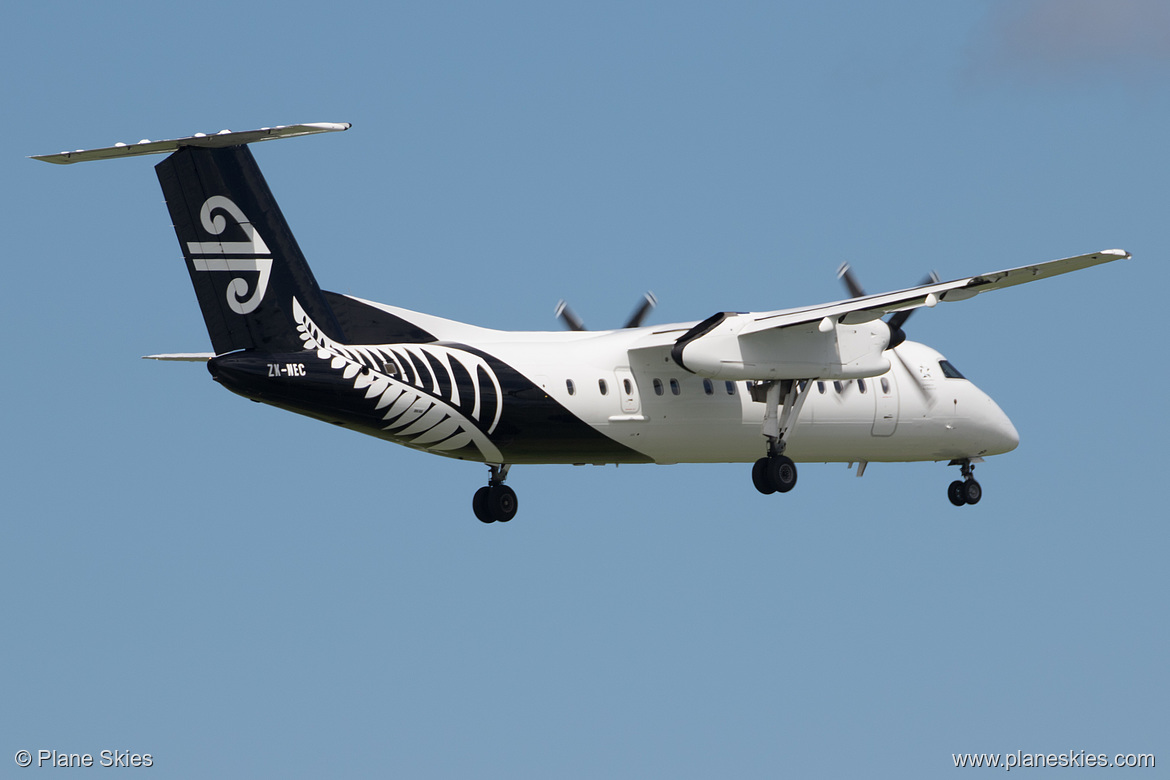 Air Nelson DHC Dash-8-300 ZK-NEC at Auckland International Airport (NZAA/AKL)