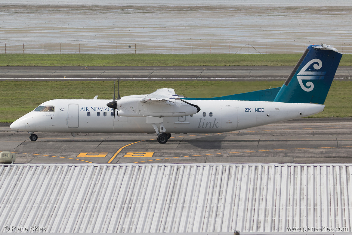 Air Nelson DHC Dash-8-300 ZK-NEE at Auckland International Airport (NZAA/AKL)