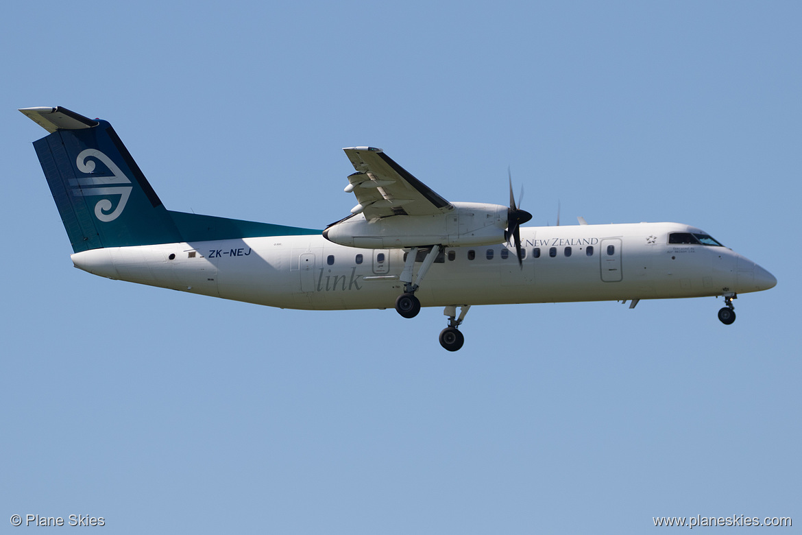 Air Nelson DHC Dash-8-300 ZK-NEJ at Auckland International Airport (NZAA/AKL)