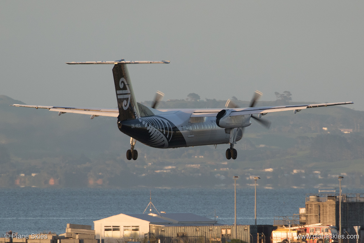 Air Nelson DHC Dash-8-300 ZK-NEQ at Auckland International Airport (NZAA/AKL) Air Nelson DHC Dash-8-300 ZK-NEQ at Auckland International Airport (NZAA/AKL)
