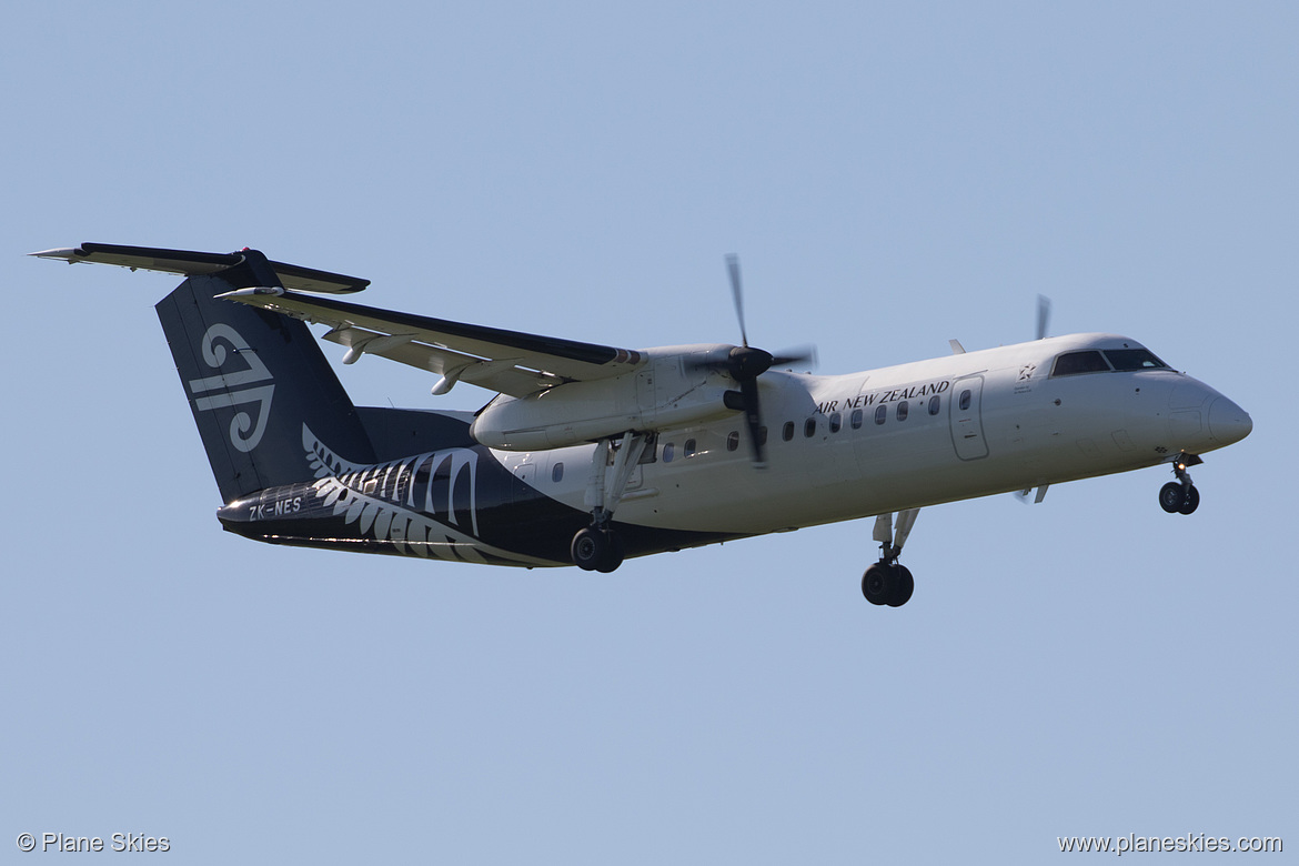 Air Nelson DHC Dash-8-300 ZK-NES at Auckland International Airport (NZAA/AKL)