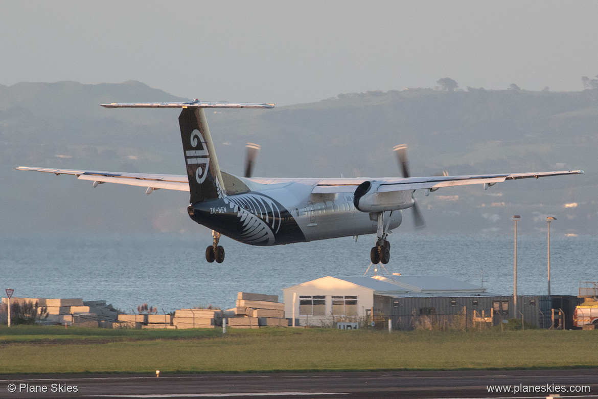 Air Nelson DHC Dash-8-300 ZK-NEW at Auckland International Airport (NZAA/AKL) Air Nelson DHC Dash-8-300 ZK-NEW at Auckland International Airport (NZAA/AKL)
