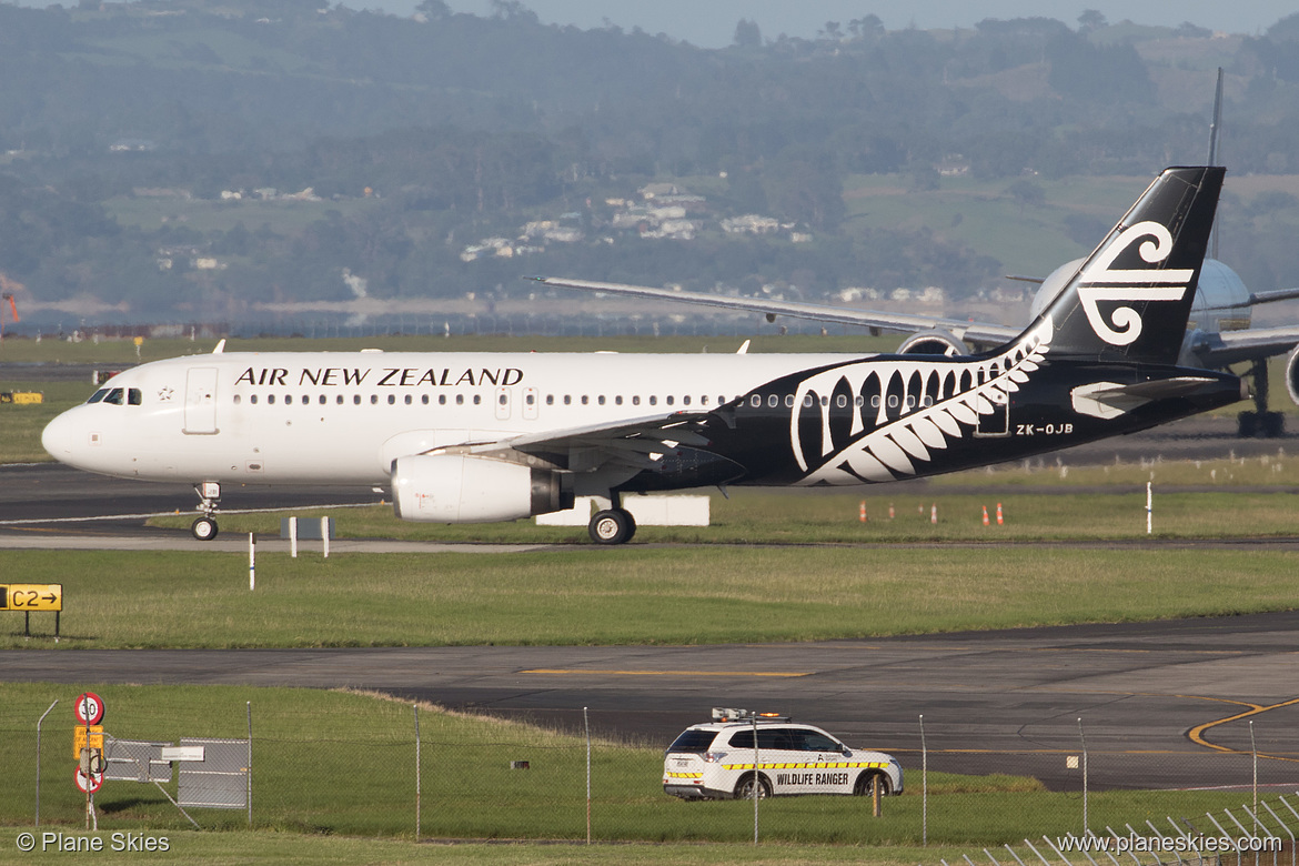 Air New Zealand Airbus A320-200 ZK-OJB at Auckland International Airport (NZAA/AKL) Air New Zealand Airbus A320-200 ZK-OJB at Auckland International Airport (NZAA/AKL)