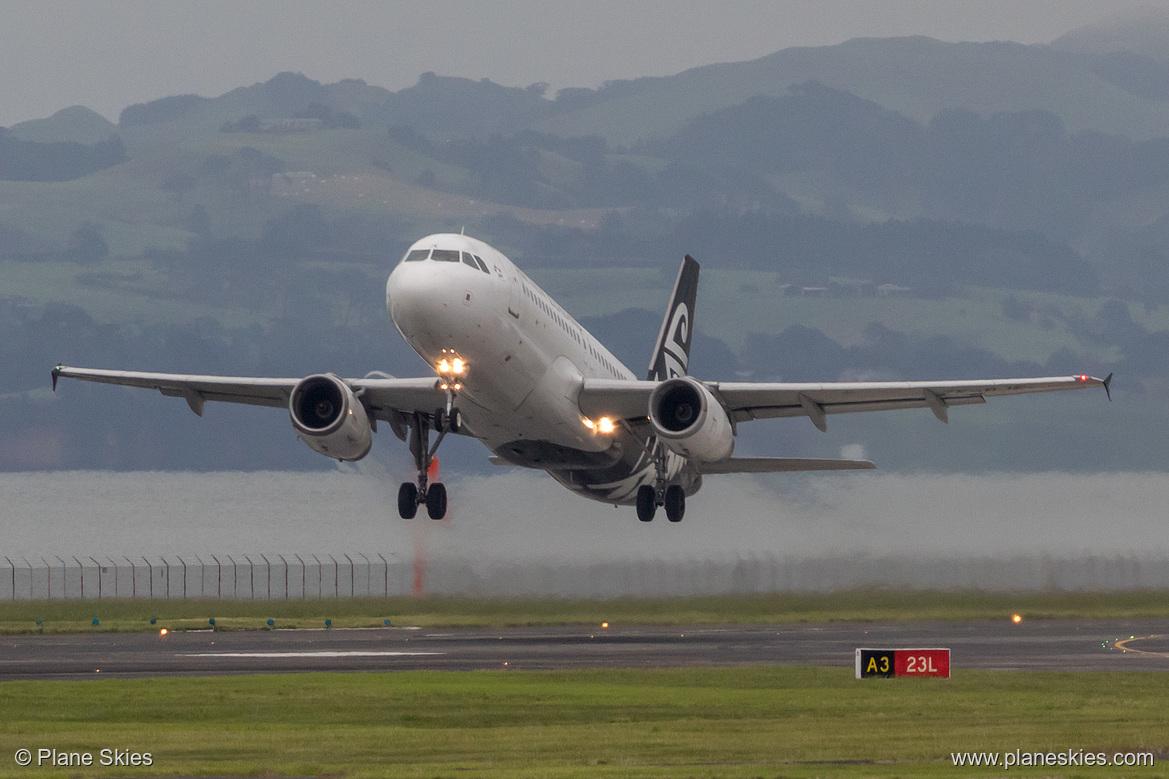 Air New Zealand Airbus A320-200 ZK-OJE at Auckland International Airport (NZAA/AKL) Air New Zealand Airbus A320-200 ZK-OJE at Auckland International Airport (NZAA/AKL)