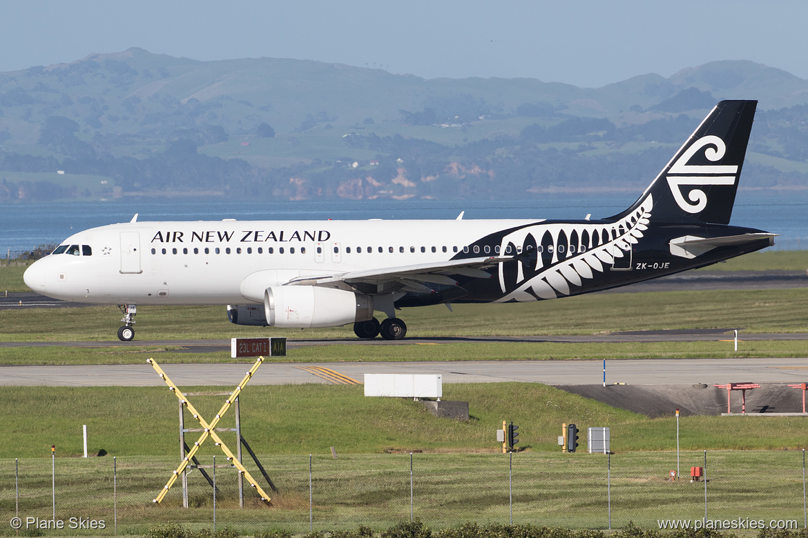 Air New Zealand Airbus A320-200 ZK-OJE at Auckland International Airport (NZAA/AKL)