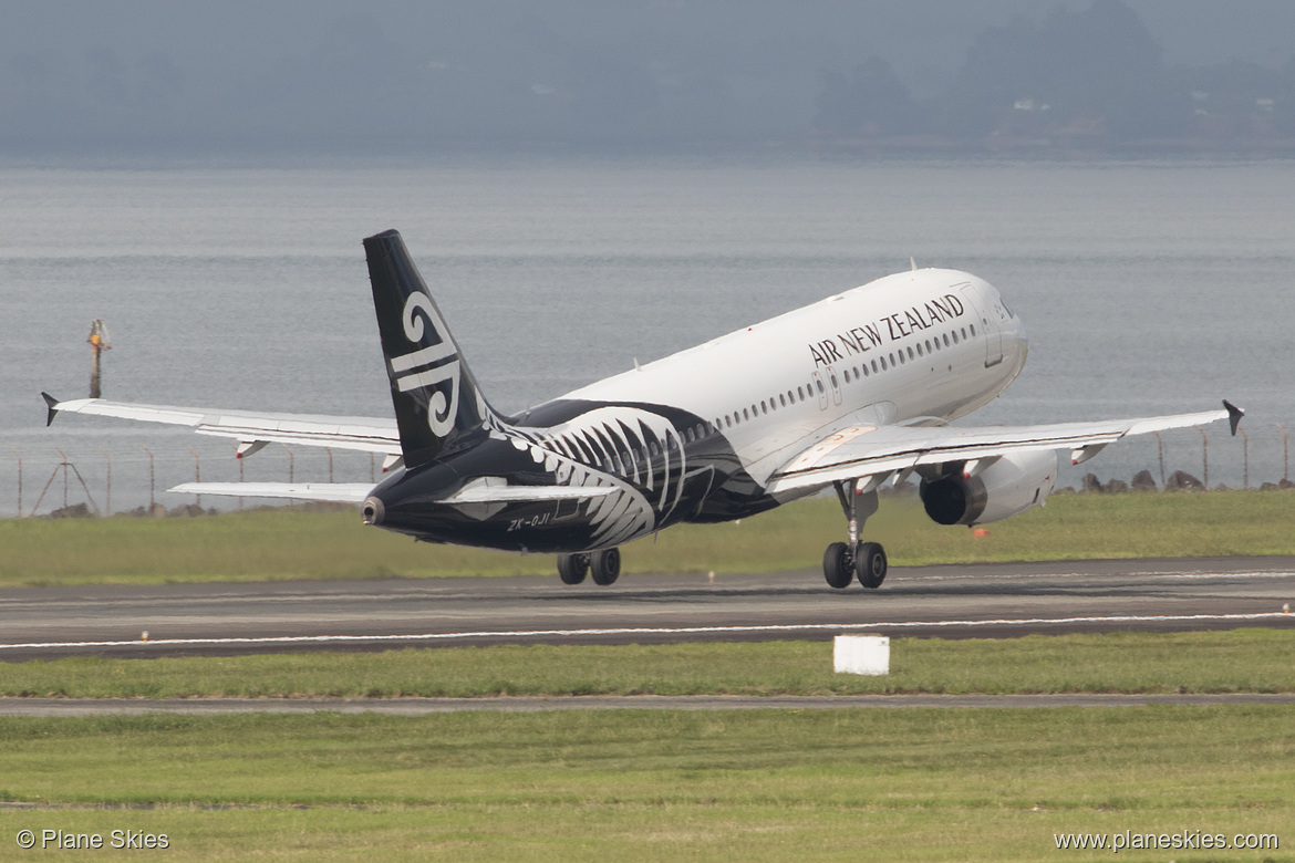 Air New Zealand Airbus A320-200 ZK-OJI at Auckland International Airport (NZAA/AKL)