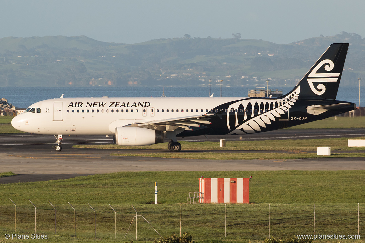 Air New Zealand Airbus A320-200 ZK-OJM at Auckland International Airport (NZAA/AKL) Air New Zealand Airbus A320-200 ZK-OJM at Auckland International Airport (NZAA/AKL)