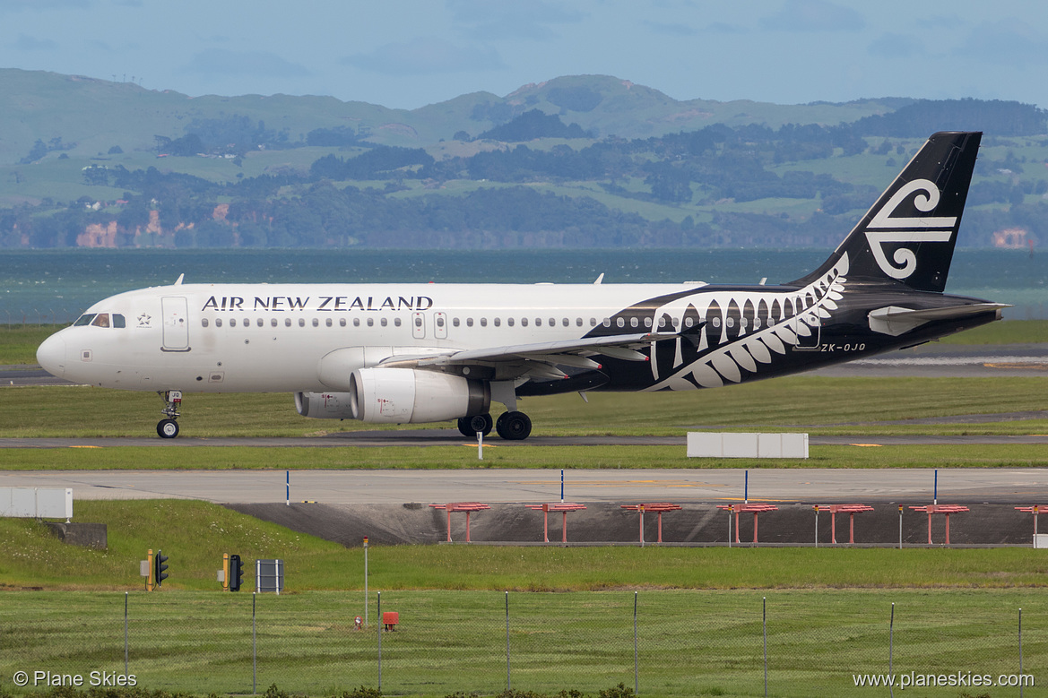 Air New Zealand Airbus A320-200 ZK-OJQ at Auckland International Airport (NZAA/AKL)