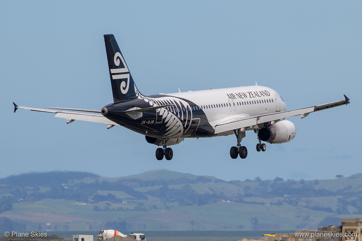 Air New Zealand Airbus A320-200 ZK-OJR at Auckland International Airport (NZAA/AKL)