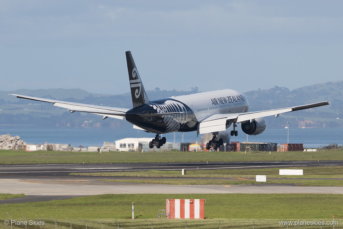 Air New Zealand Boeing 777-200ER ZK-OKA at Auckland International Airport (NZAA/AKL) Air New Zealand Boeing 777-200ER ZK-OKA at Auckland International Airport (NZAA/AKL)