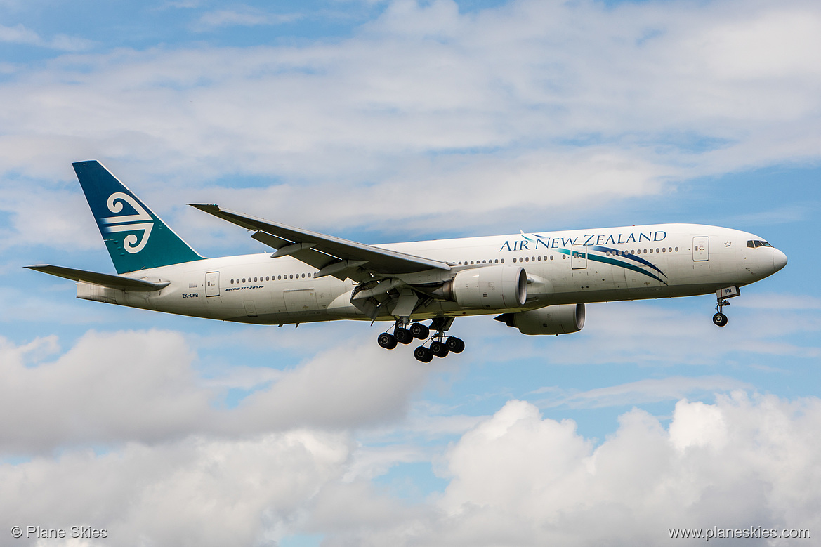 Air New Zealand Boeing 777-200ER ZK-OKB at Auckland International Airport (NZAA/AKL)