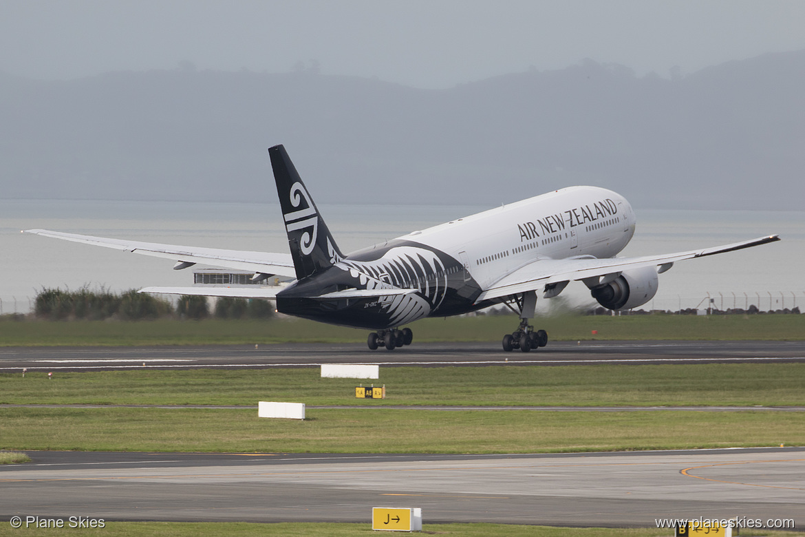 Air New Zealand Boeing 777-200ER ZK-OKC at Auckland International Airport (NZAA/AKL) Air New Zealand Boeing 777-200ER ZK-OKC at Auckland International Airport (NZAA/AKL)