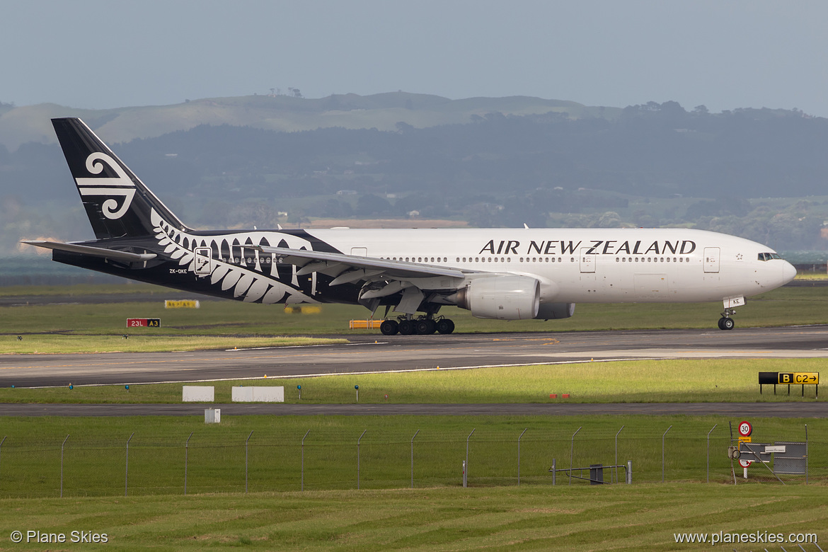 Air New Zealand Boeing 777-200ER ZK-OKE at Auckland International Airport (NZAA/AKL) Air New Zealand Boeing 777-200ER ZK-OKE at Auckland International Airport (NZAA/AKL)