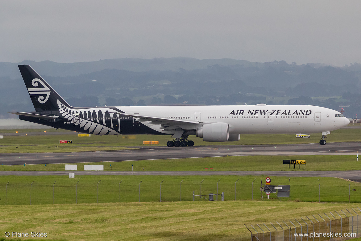 Air New Zealand Boeing 777-300ER ZK-OKP at Auckland International Airport (NZAA/AKL) Air New Zealand Boeing 777-300ER ZK-OKP at Auckland International Airport (NZAA/AKL)