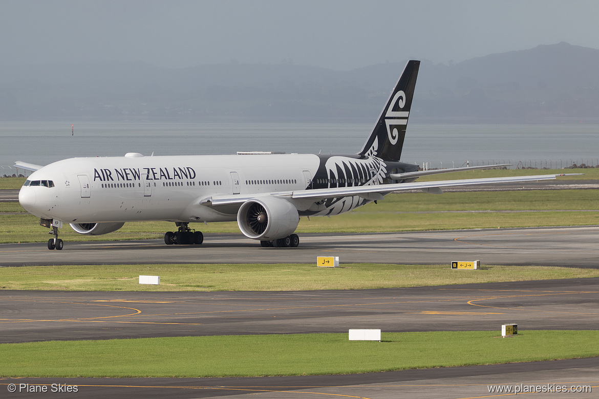 Air New Zealand Boeing 777-300ER ZK-OKP at Auckland International Airport (NZAA/AKL)