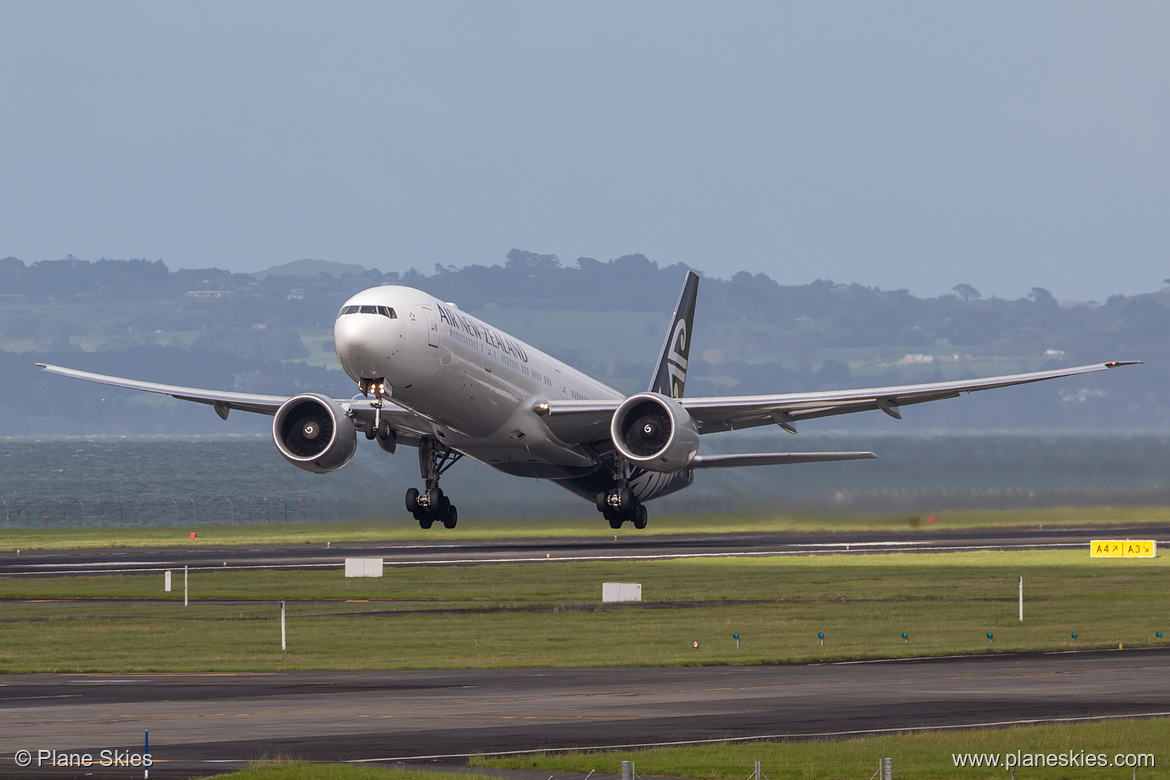 Air New Zealand Boeing 777-300ER ZK-OKS at Auckland International Airport (NZAA/AKL) Air New Zealand Boeing 777-300ER ZK-OKS at Auckland International Airport (NZAA/AKL)