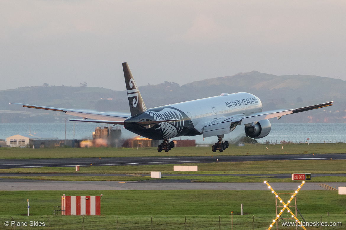 Air New Zealand Boeing 777-300ER ZK-OKS at Auckland International Airport (NZAA/AKL)