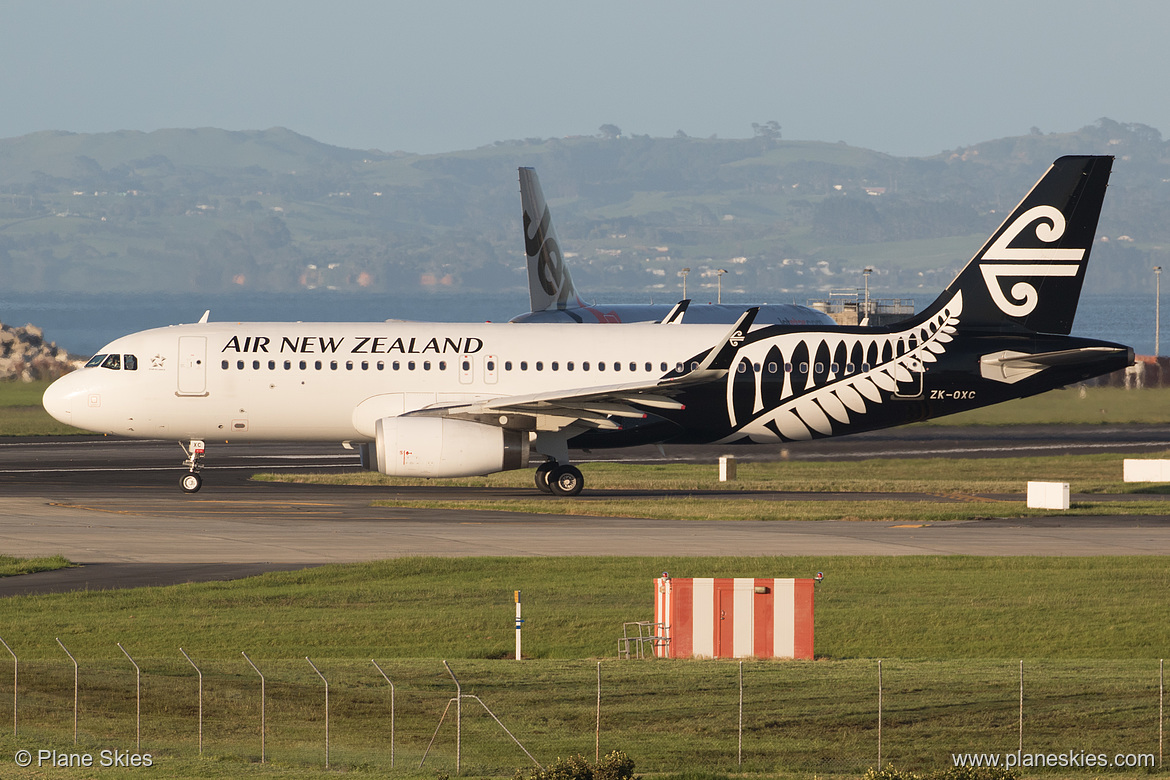 Air New Zealand Airbus A320-200 ZK-OXC at Auckland International Airport (NZAA/AKL)