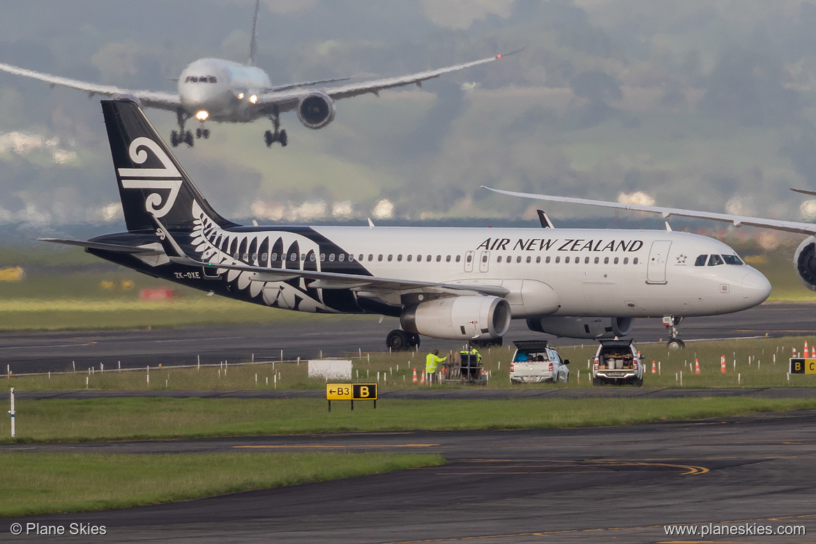 Air New Zealand Airbus A320-200 ZK-OXE at Auckland International Airport (NZAA/AKL)