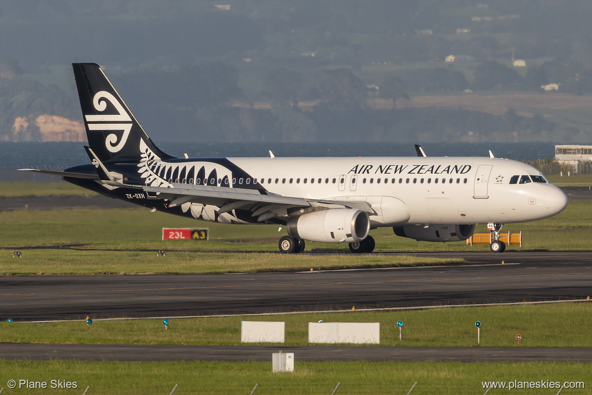 Air New Zealand Airbus A320-200 ZK-OXH at Auckland International Airport (NZAA/AKL) Air New Zealand Airbus A320-200 ZK-OXH at Auckland International Airport (NZAA/AKL)