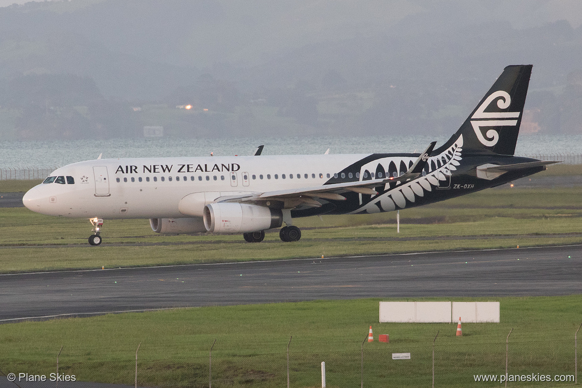 Air New Zealand Airbus A320-200 ZK-OXH at Auckland International Airport (NZAA/AKL) Air New Zealand Airbus A320-200 ZK-OXH at Auckland International Airport (NZAA/AKL)