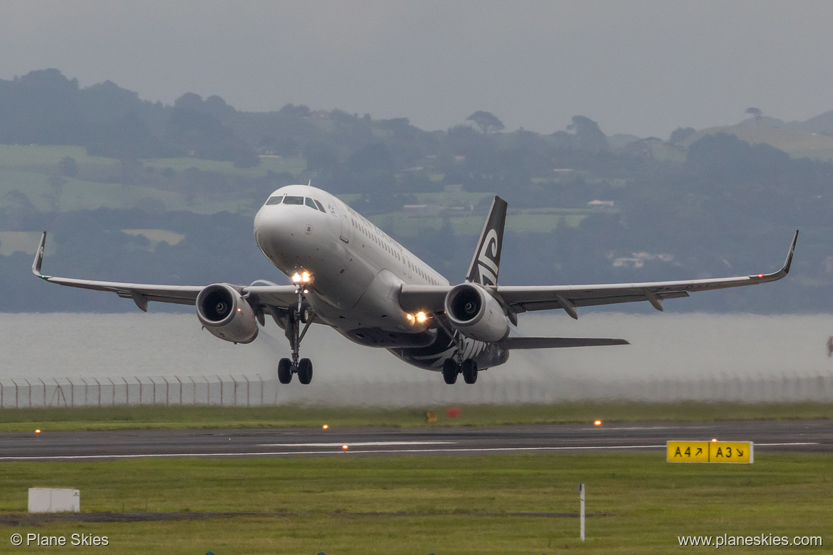 Air New Zealand Airbus A320-200 ZK-OXI at Auckland International Airport (NZAA/AKL)