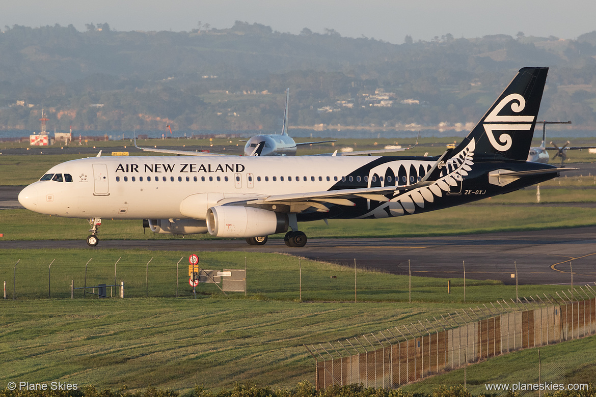 Air New Zealand Airbus A320-200 ZK-OXJ at Auckland International Airport (NZAA/AKL)