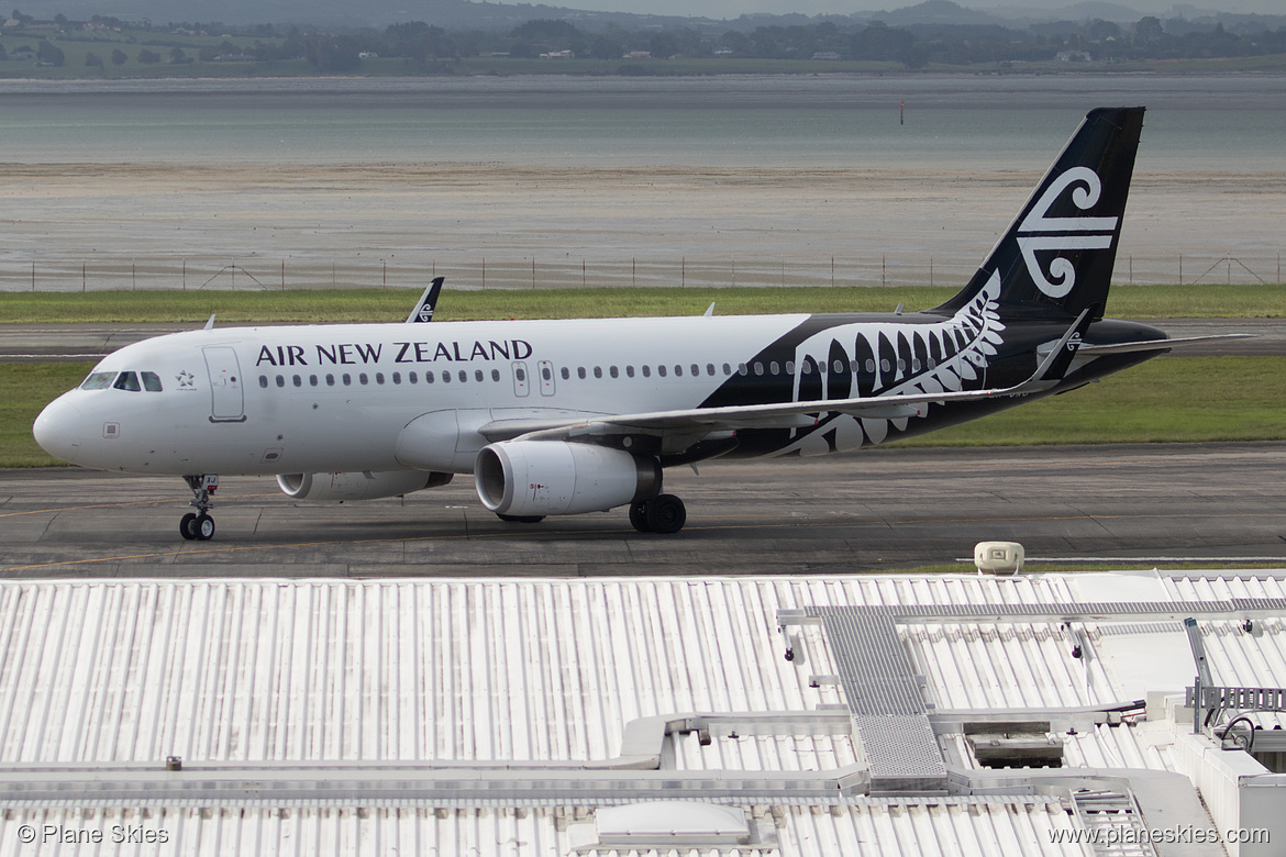 Air New Zealand Airbus A320-200 ZK-OXJ at Auckland International Airport (NZAA/AKL)