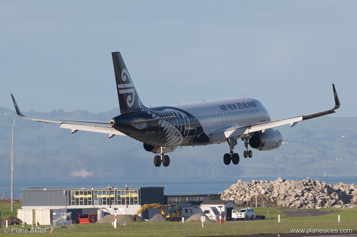 Air New Zealand Airbus A320-200 ZK-OXL at Auckland International Airport (NZAA/AKL)