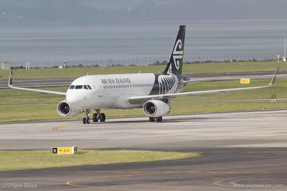 Air New Zealand Airbus A320-200 ZK-OXL at Auckland International Airport (NZAA/AKL)